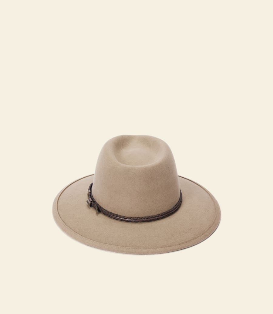 chapeau de voyageur akubra
